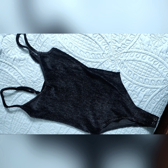 NWT Forever 21 ribbed black velvet bodysuit - Picture 2 of 10